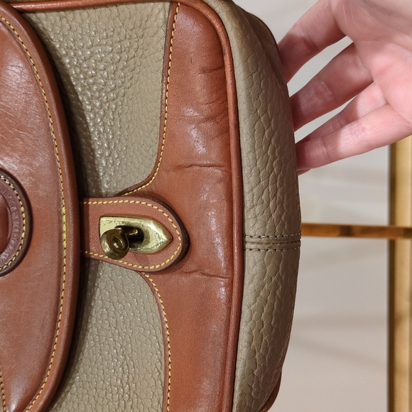 Dooney & Bourke Vintage Tan All Weather Leather Crossbody Purse Bag CALLOUTS - Picture 5 of 14